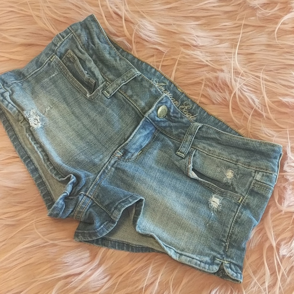 *NWOT* Distressed AEO Shorts